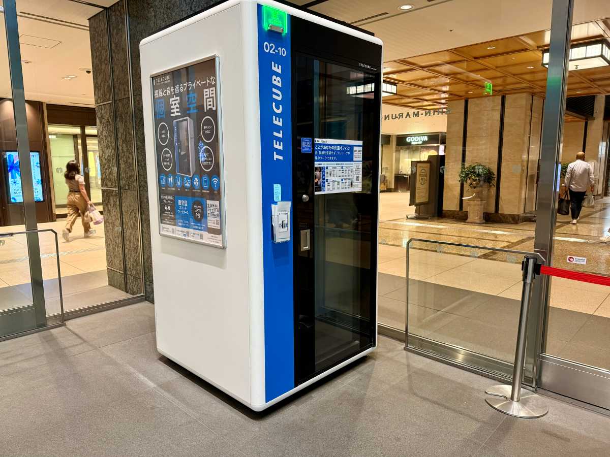 Private booth or workspace exterior or sign near Tokyo Station