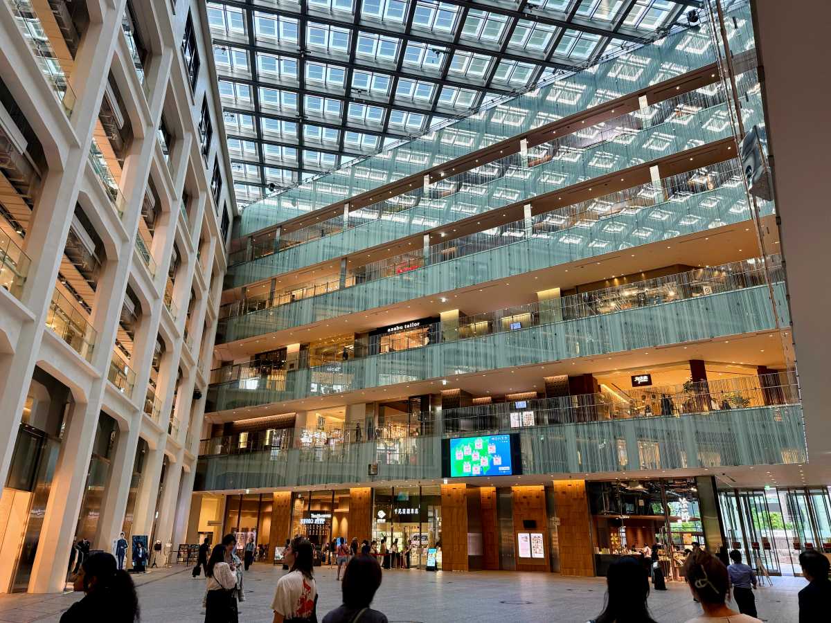 KITTE丸の内の入口・建物外観・館内案内