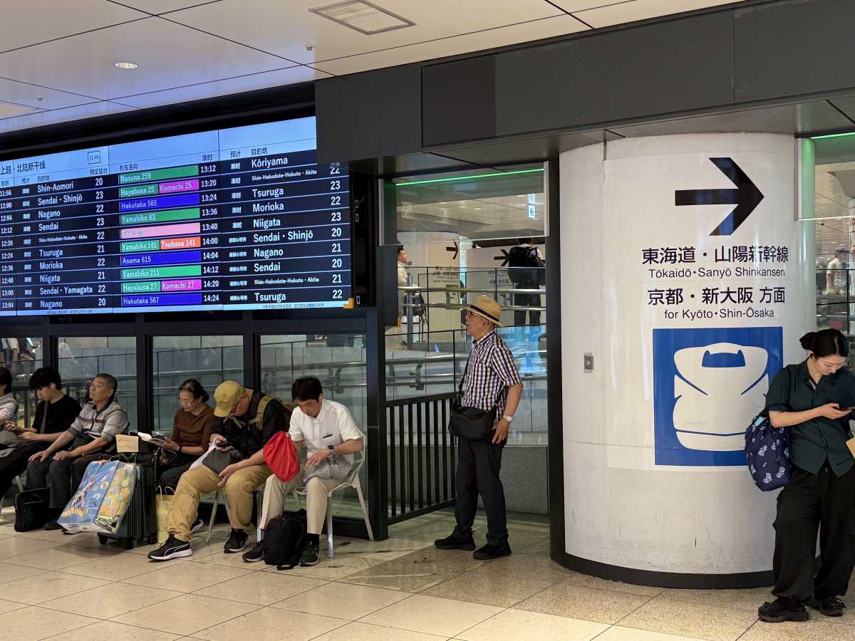 Ticket gate or Shinkansen sign at Tokyo Station