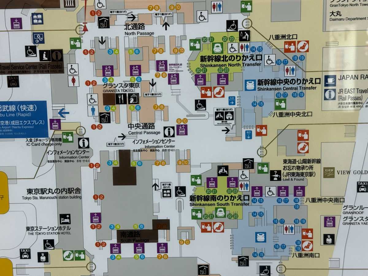 東京駅の丸の内側、在来線、新幹線、八重洲側の位置関係を示す案内