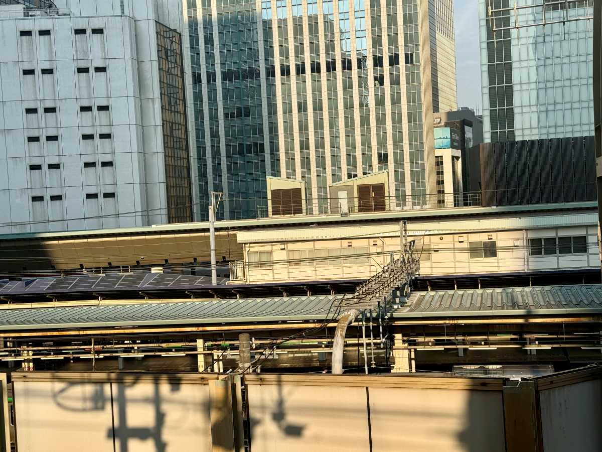 高い位置に設けられた東京駅中央線1・2番線ホーム