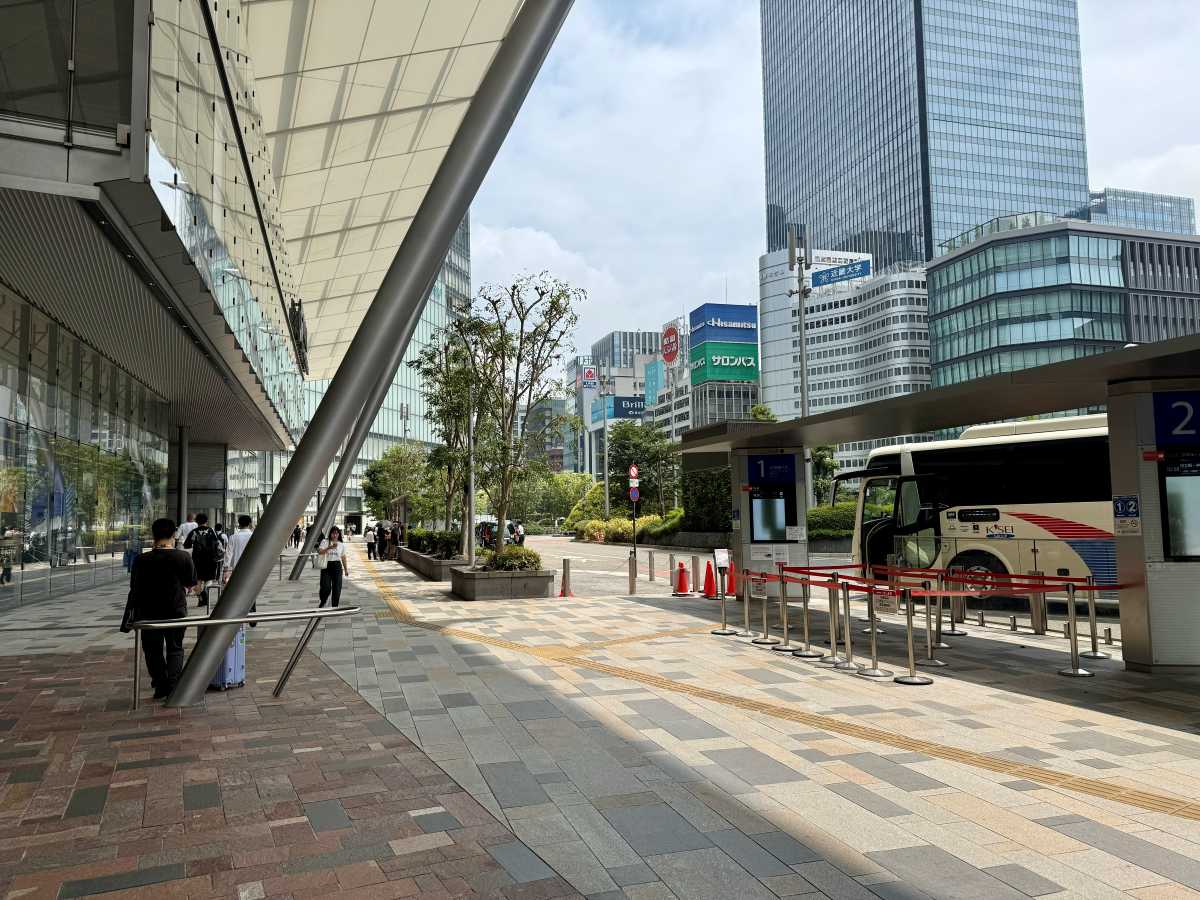 東京駅八重洲中央口付近の表示